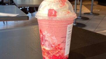 What's in a Starbucks strawberry Frappuccino?