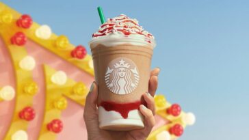 What's in the strawberry funnel cake from Starbucks?