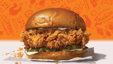 What's on a Popeyes spicy chicken sandwich?