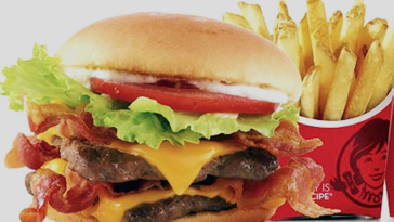 What's on a Wendy's bacon cheeseburger?