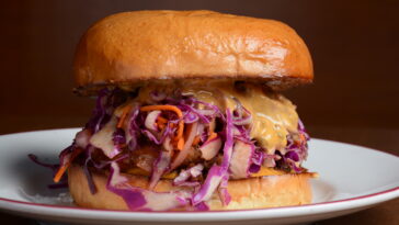 What's on a chicken Little sandwich?