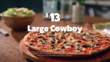What's on a cowboy pizza from Papa Murphy's?