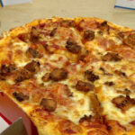 What's on the Dominos Memphis BBQ Chicken pizza?
