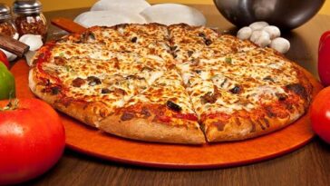 What's the difference between Pizza Hut supreme and super supreme?