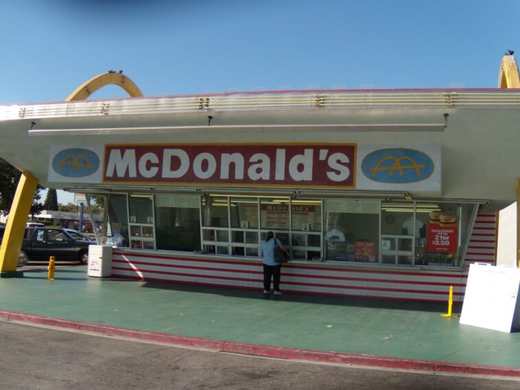 What's the oldest fast food restaurant?