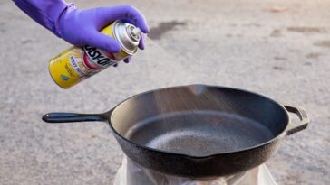 When should I throw away my cast iron pan?