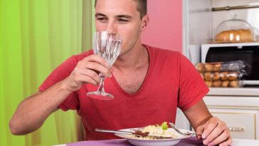 When should you drink tea after a meal?