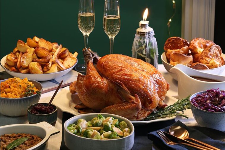 When was Christmas dinner traditionally eaten?