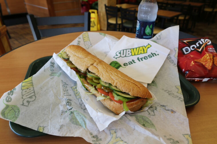 Which Subway bread has least calories?