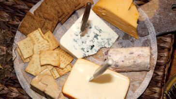 Which crackers go well with cheese?