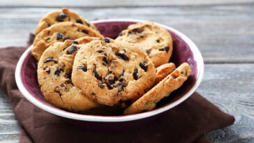 Which foods contain L-Cysteine?