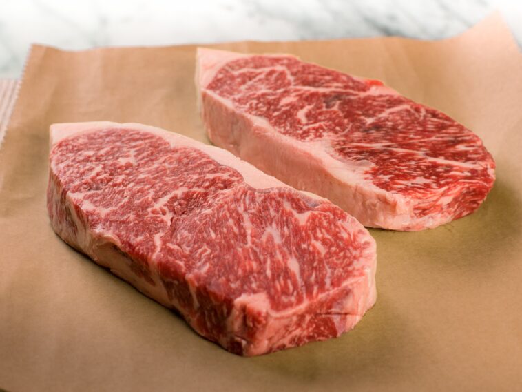 Which is better Kobe or Wagyu?