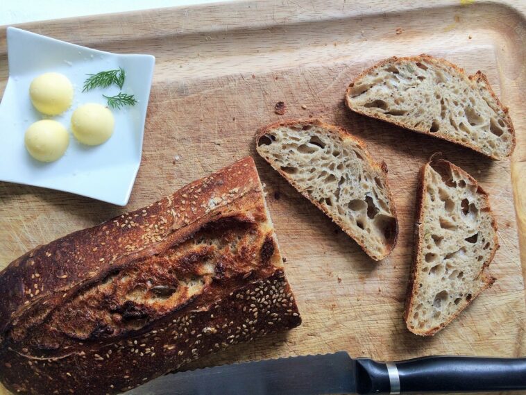 Which is better multigrain or whole grain?