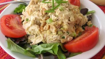 Which is healthier chicken salad or tuna salad?