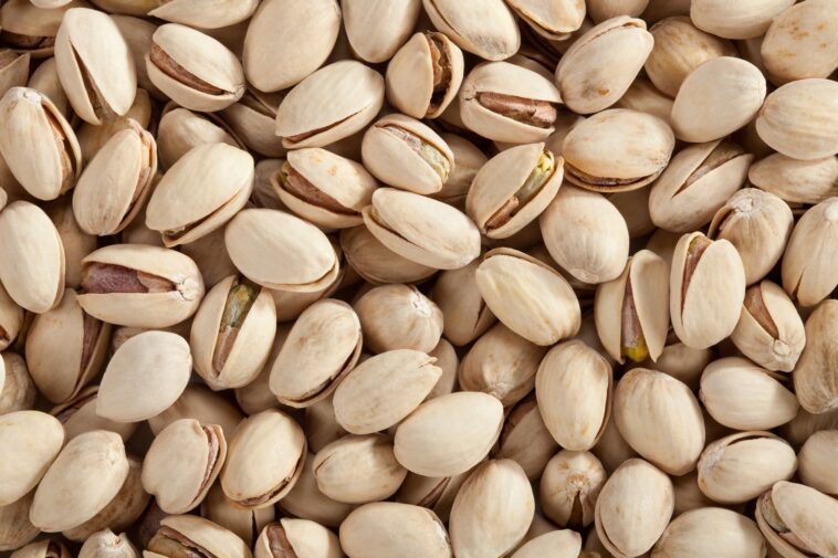 Which is healthier raw or roasted pistachios?
