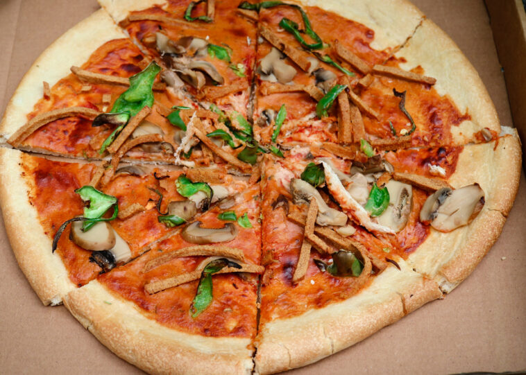 Which veg pizza is best in taste?
