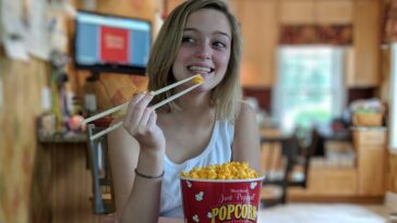 Who shouldnt eat popcorn?