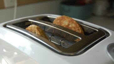 Can I put frozen pancakes in the toaster?