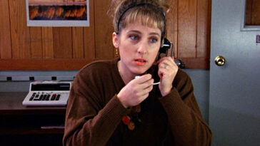 Can I work at Twin Peaks if im fat?