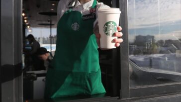 Can you use Starbucks app in drive thru?