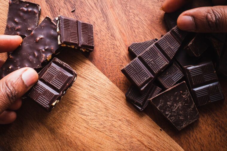 Does dark chocolate help in weight loss?