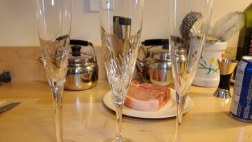 How many bottles of champagne for 150 guests toast?