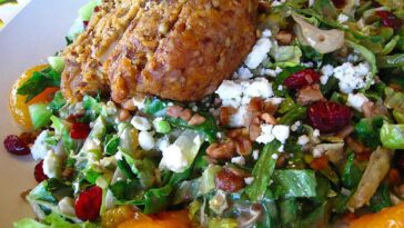 How many calories are in a TGI Fridays chicken Caesar salad?