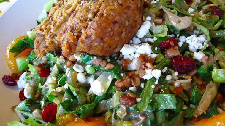 How many calories are in a TGI Fridays chicken Caesar salad?