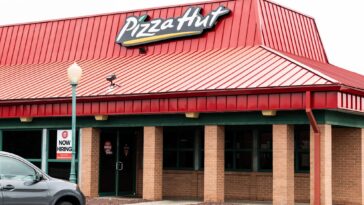 Is Pizza Hut closing locations?