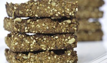 Is it OK to eat a protein bar before bed?