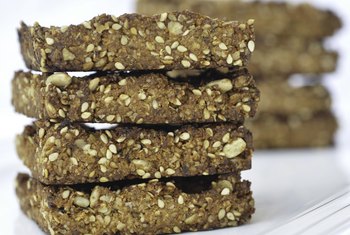 Is it OK to eat a protein bar before bed?