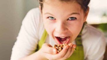 Is it OK to eat peanuts everyday?