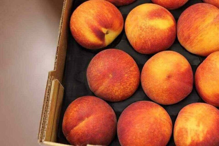 What are the side effects of eating peaches?
