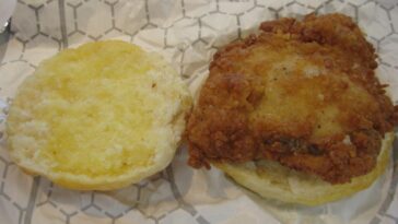 What comes in a chicken biscuit meal?