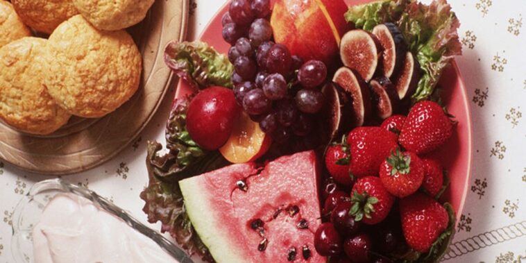 What cracker has the lowest amount of carbs?