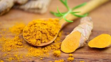 What time of day should you take turmeric?