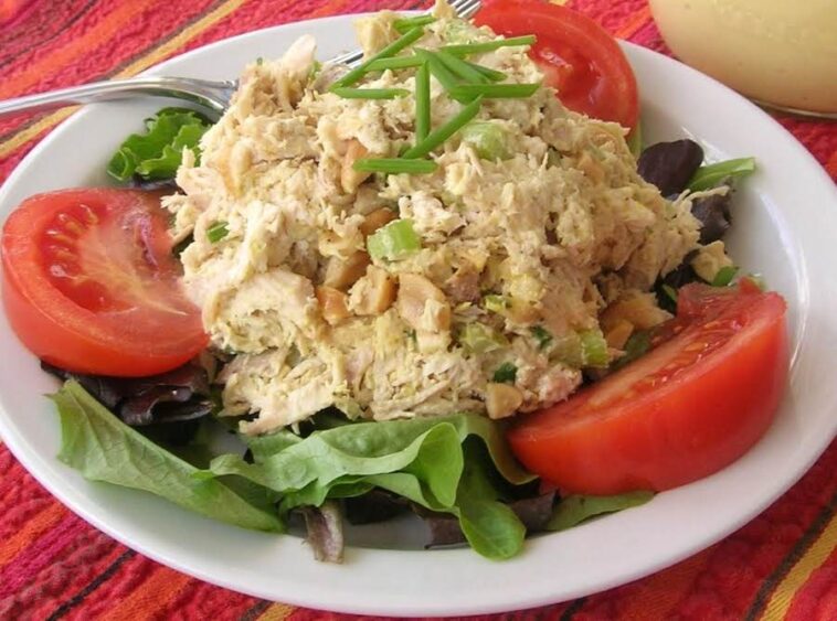 Which is healthier chicken salad or tuna salad?